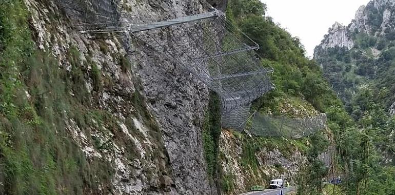 Asturias blinda sus carreteras frente a desprendimientos: 2,6 millones para reforzar mallas, barreras y taludes
