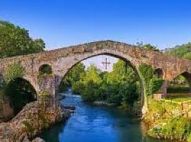 Cangas de Onís presenta en FITUR su nuevo vídeo turístico y lanza un mensaje claro: hay destinos que se visitan… y otros que se sienten