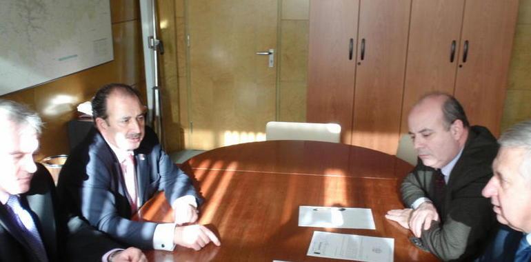 Fomento y el Ayuntamiento de Llanera acuerdan incluir una ronda para Posada de Llanera