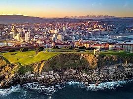Cuatro días en Gijón desde Madrid por 205 €: tren, hotel con desayuno y el Cantábrico esperándote