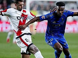 El Rayo se impone por 3-0 al Real Oviedo en un partido clave por la salvación