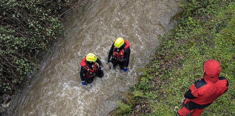 Asturias contiene la respiración: segundo día de búsqueda de la mujer que cayó al río en San Martín del Rey Aurelio