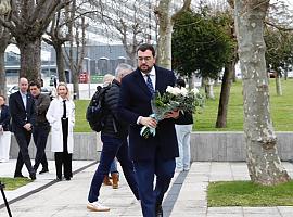 Barbón reivindica a los sanitarios asturianos en el recuerdo a las víctimas del covid: “Invertir en sanidad es salvar vidas”