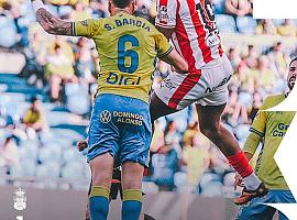 El Sporting, de menos a más, pierde en Las Palmas