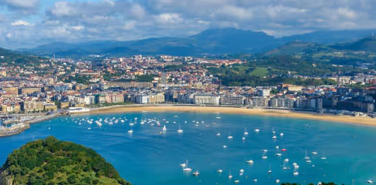 San Sebastián como nunca te la han contado: una ruta de leyendas, humor y secretos que engancha desde el primer minuto