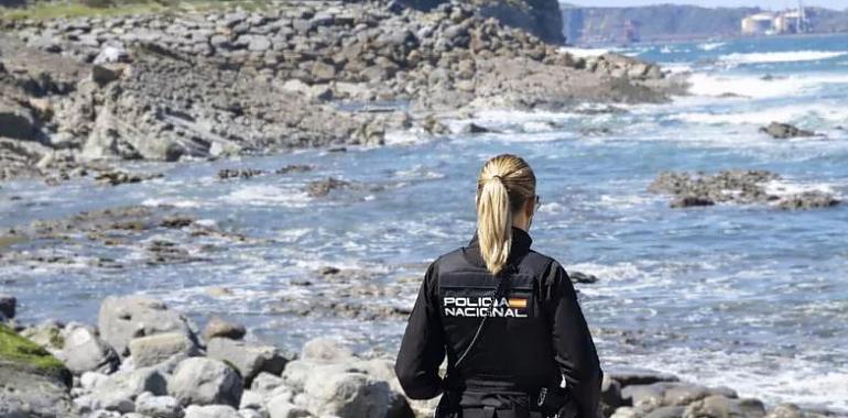 Misterio en Peñarrubia: hallan muerto a un hombre entre las rocas de una de las playas más abruptas de Gijón