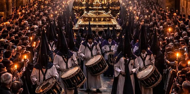Asturias se echa a la calle en la noche más intensa del año: tambores, silencio y emoción en un Viernes Santo que dejó imágenes para el recuerdo