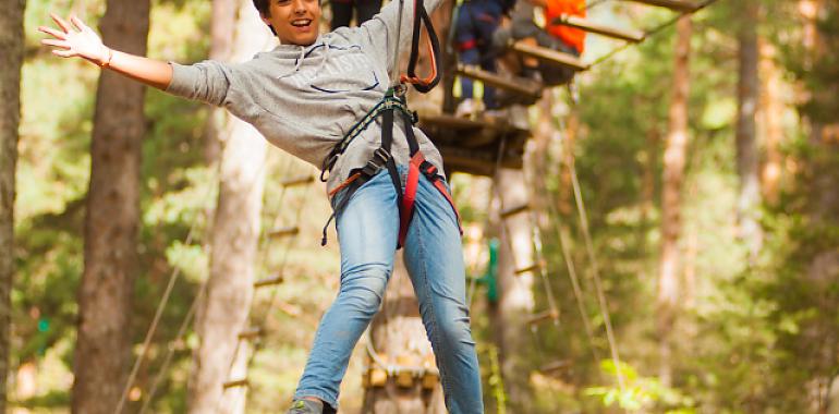 Aventura sin salir de Madrid: tirolinas, puentes colgantes y adrenalina en plena sierra