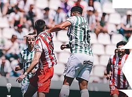 El Sporting, que se adelantó en el marcador, cae por 3-2 en Córdoba