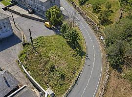 Boal contiene la respiración tras el atropello de una abuela y su nieta de dos años junto al colegio Carlos Bousoño