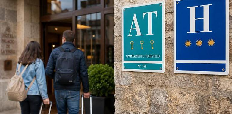 Asturias abre la puerta a cobrar una tasa turística de hasta 2,5 euros por noche: el Principado defiende la “corresponsabilidad” y el sector estalla contra el “impuesto a las vacaciones”