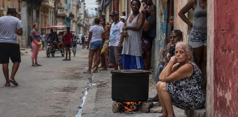 Cuba, la isla que espera la luz: los asturianos que viven entre apagones, colas y miedo a que mañana sea peor