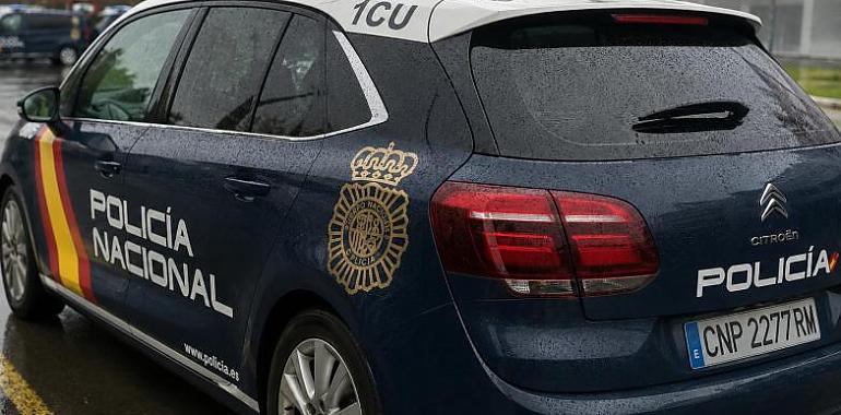 Una estanquera planta cara a dos violentos atracadores en Avilés y hace fracasar el asalto: uno de ellos acumulaba 33 detenciones