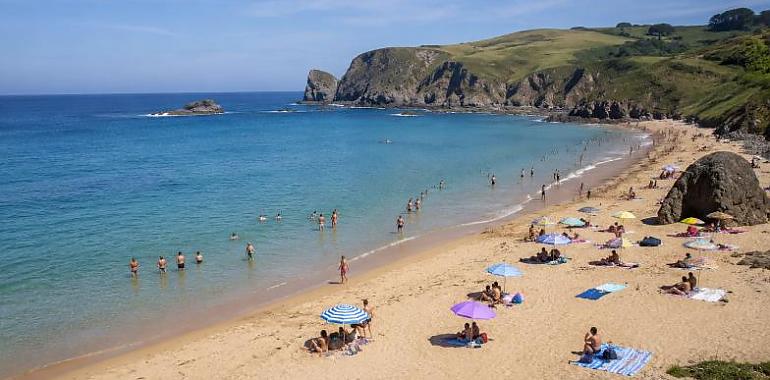 Asturias presume de playas limpias: el 86% de sus aguas de baño arranca el verano con calidad excelente