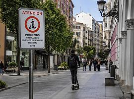 Gijón cierra el centro a los patinetes eléctricos y abre una batalla sobre el futuro de la movilidad urbana