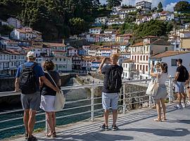 La tasa turística abre una guerra en Asturias: el sector avisa de que penaliza al alojamiento reglado y el Principado defiende que servirá para cuidar el territorio