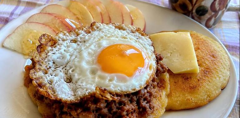 Recetas de una abuela asturiana: Tortos pequeñinos con compangu, güevu y café de pota (wl desayunu de domingu)
