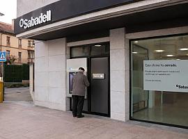 El apagón bancario avanza en Asturias: menos oficinas, menos cajeros y más vecinos empujados a una banca digital que no todos pueden usar