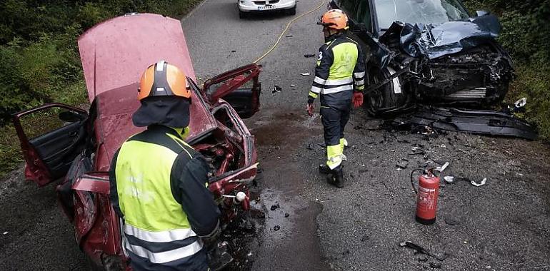 La variante de Avilés vuelve a teñirse de luto: muere un joven de 32 años en un violento choque frontal