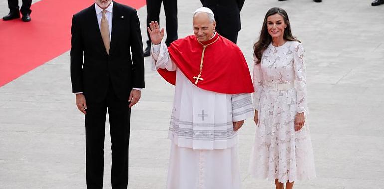 León XIV ya está en España: los Reyes reciben al Papa en Barajas al inicio de una visita histórica