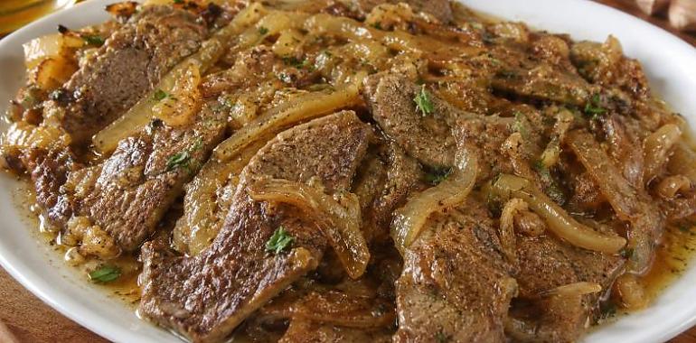 Recetas de una abuela asturiana: Hígado de ternera encebollado (pa comer con fundamento y mojar pan sin vergüenza)