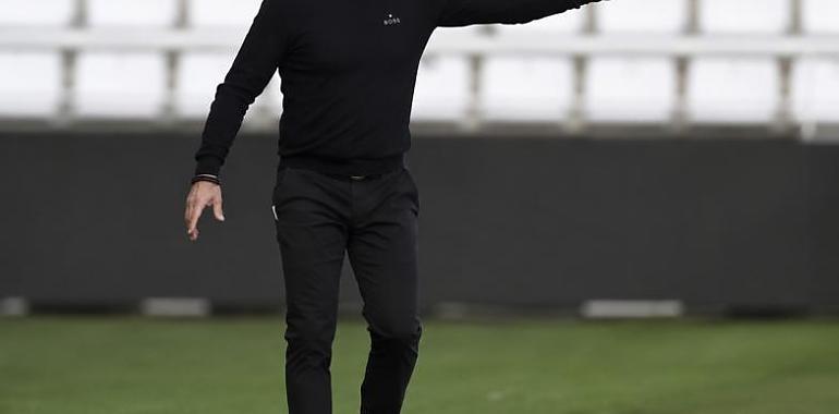 El Real Oviedo elige a Julián Calero para levantarse: un entrenador de barro, ascenso y carácter para reconstruir el sueño azul