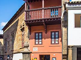 El viaje que vuelve a Asturias cien años después: arquitectos de Barcelona rastrean en Cangas de Onís el origen asturiano del Pueblo Español