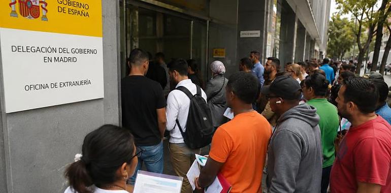 La mayor regularización de la democracia desborda al Gobierno: casi 1,2 millones de solicitudes y el Supremo mirando a Europa
