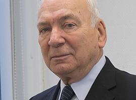 Del salón de baile de Anleo al Mérito Civil: el Rey distingue a Francisco Rodríguez, el asturiano que levantó Reny Picot
