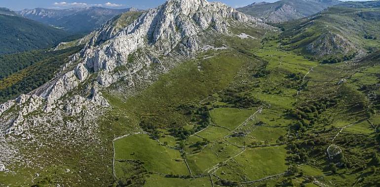 Un paseo de media hora acaba en tragedia: hallan muerto a un hombre en un camino de las Foces del Pino