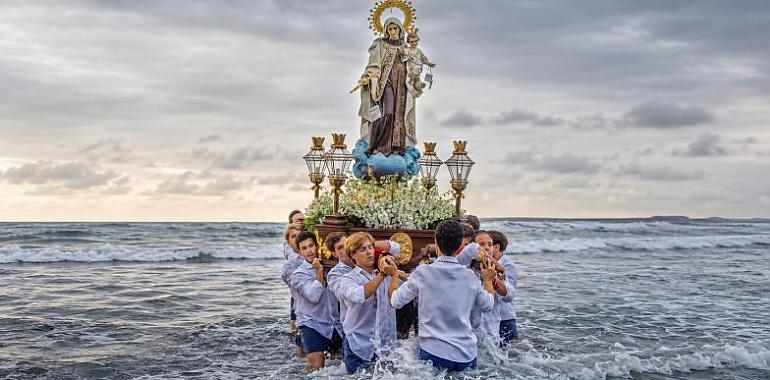 Salinas lleva hoy a su Patrona hasta el Cantábrico: fe, tambores y el esperado “baño” de la Virgen del Carmen