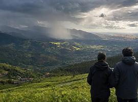 Asturias se libra de los 45 grados, pero no del tiempo revuelto: nubes y posibles tormentas antes de otra subida térmica