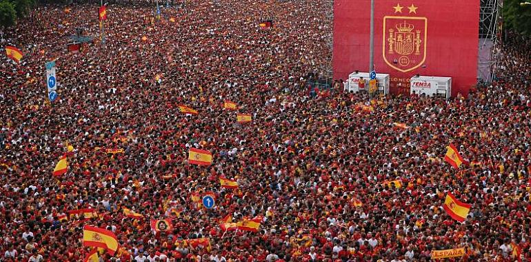 La Copa olvidada, la gorra voladora y el cumpleaños más multitudinario: lo que no vimos de la fiesta de España en Madrid