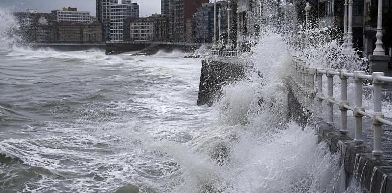 La costa asturiana, contra las cuerdas: once puntos críticos y más de un millón gastado tras los temporales