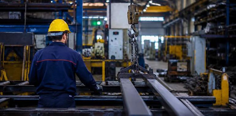 Asturias se queda sola: baja el coste por trabajador mientras aumenta en toda España