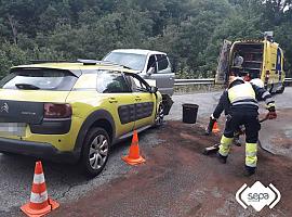 Tragedia en la AS-15: muere un conductor y otro resulta herido en un choque frontal en La Pescal