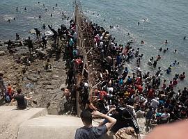 Ceuta pierde el control de su frontera: miles de personas desbordan el Tarajal y ponen a España ante una crisis de Estado