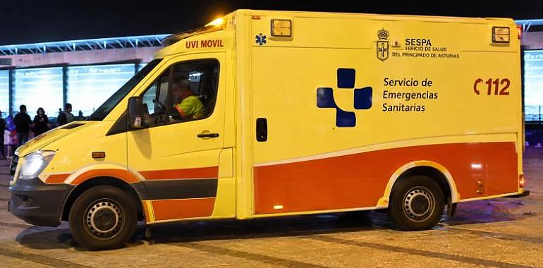 Madrugada de pánico en Lieres: cinco personas salen despedidas de una atracción de feria y acaban en el HUCA