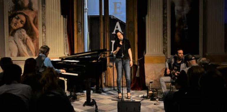 Barcelona se pinta de blues: música en directo y arte contemporáneo en una noche diferente