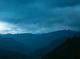 Asturias comienza la semana con nubes, claros y nieblas en las zonas altas