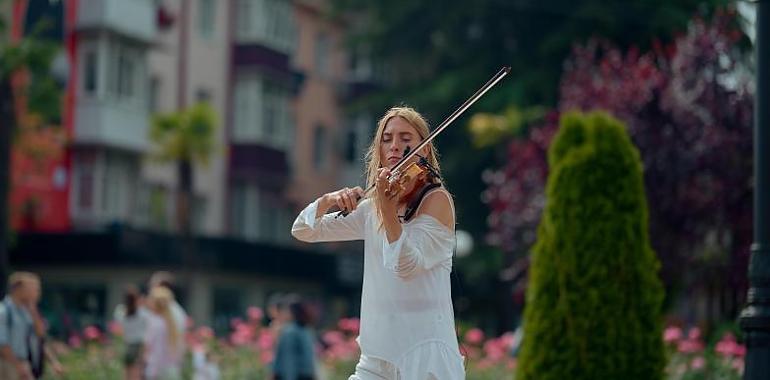 Avilés se convierte durante cuatro días en un escenario internacional con música y folclore de cinco países