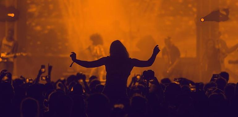 La música mantiene vivo el verano asturiano durante los últimos días de agosto