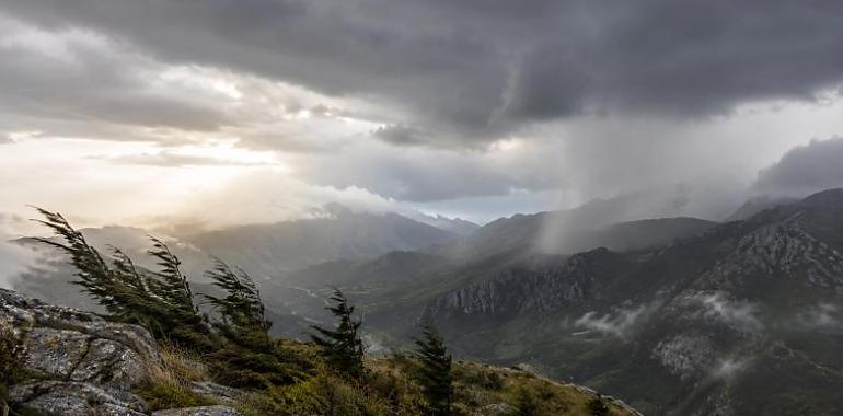Asturias mantiene la inestabilidad este miércoles: tormentas ocasionales y fuertes rachas en cotas altas