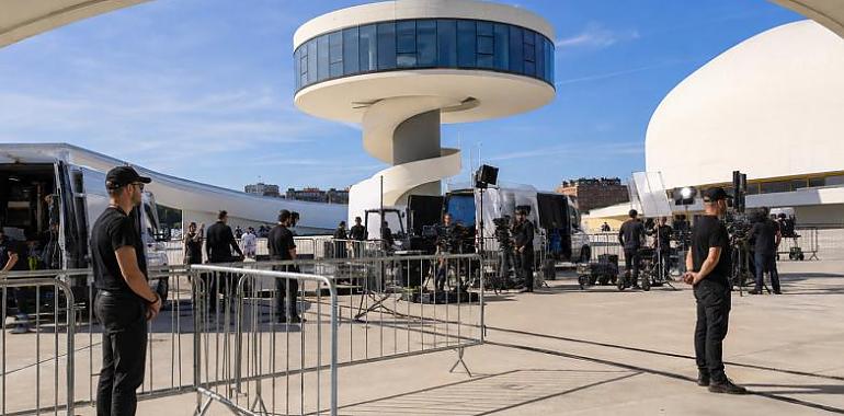 Apple pone sus ojos en Avilés: el Niemeyer se blinda durante 48 horas para un misterioso rodaje publicitario