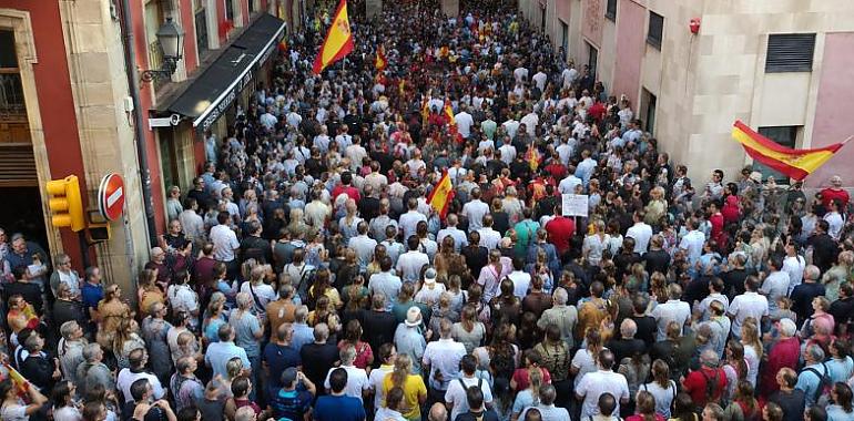 Asturias desborda las plazas por Ceuta: 6.500 personas en Oviedo, Gijón dividido entre dos protestas y la crisis salta hoy al Congreso