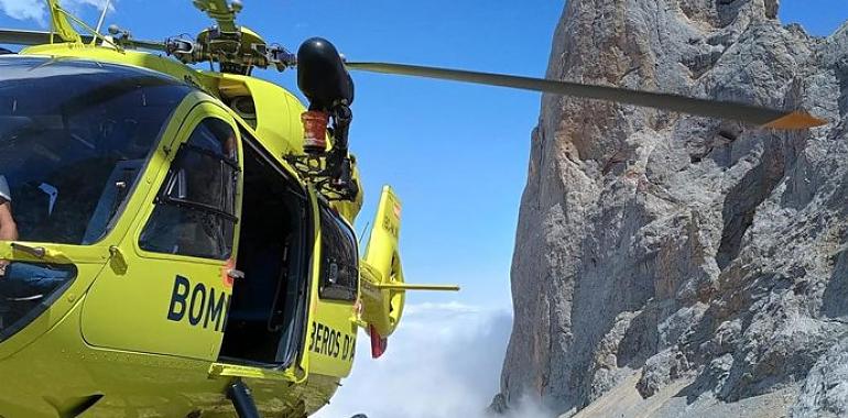 Domingo de rescates en Picos de Europa: cuatro evacuados en helicóptero en una sola jornada