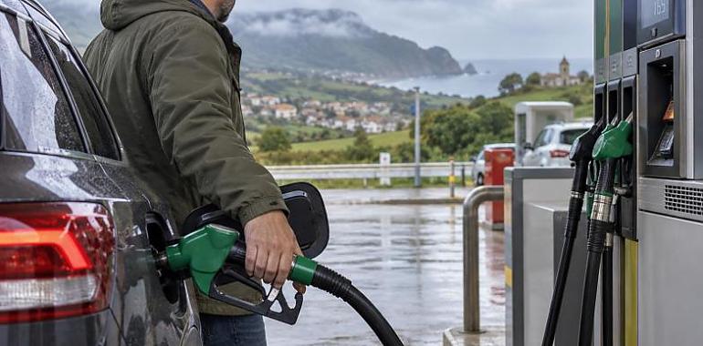Mañana cambia repostar en Asturias: llenar un depósito de 50 litros tendrá 10 euros menos de carga fiscal