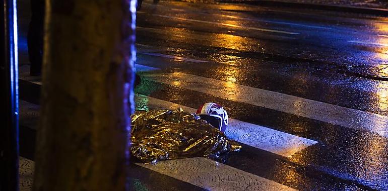 Muere un motorista al chocar contra un árbol en la avenida del Llano tras salir de trabajar en Los Fresnos