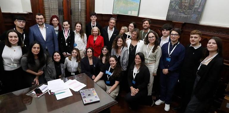 De los negocios millonarios a la nostalgia de los emigrantes: Barbón busca en Argentina una Asturias que sigue viva a miles de kilómetros