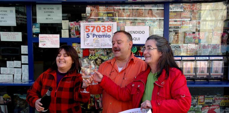 Cangas del Narcea vendió parte de dos quintos premios